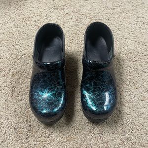 Women’s nurse clogs